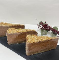 Vegánska čokoládovo-orechová torta