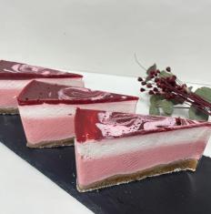 Vegánska limetkovo-malinová torta